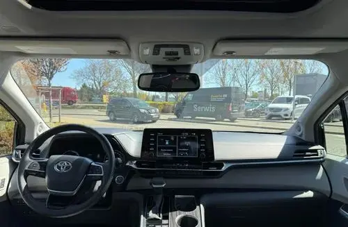 TOYOTA Sienna 