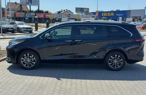 TOYOTA Sienna 