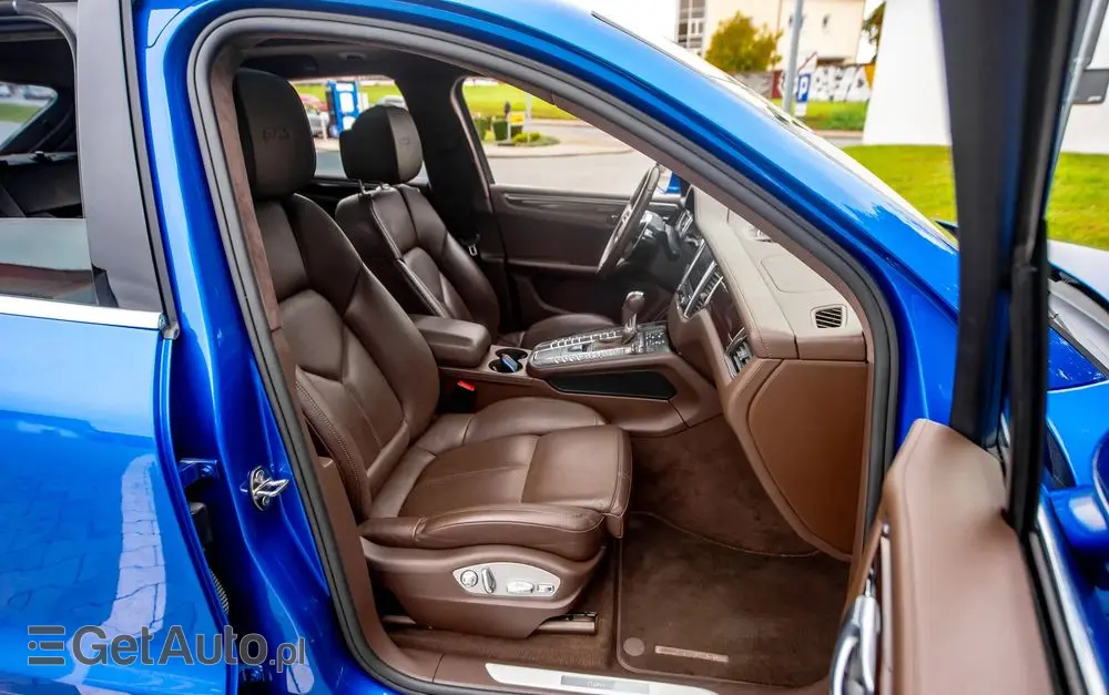 PORSCHE Macan GTS PDK