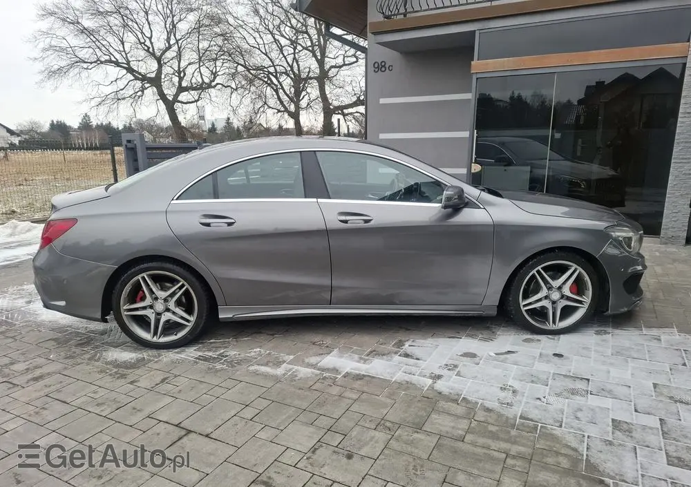 MERCEDES-BENZ CLA 180 7G-DCT Orange Art Edition