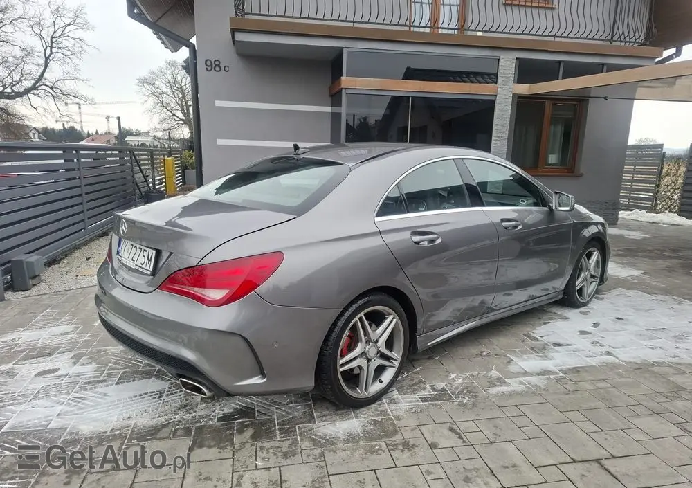 MERCEDES-BENZ CLA 180 7G-DCT Orange Art Edition