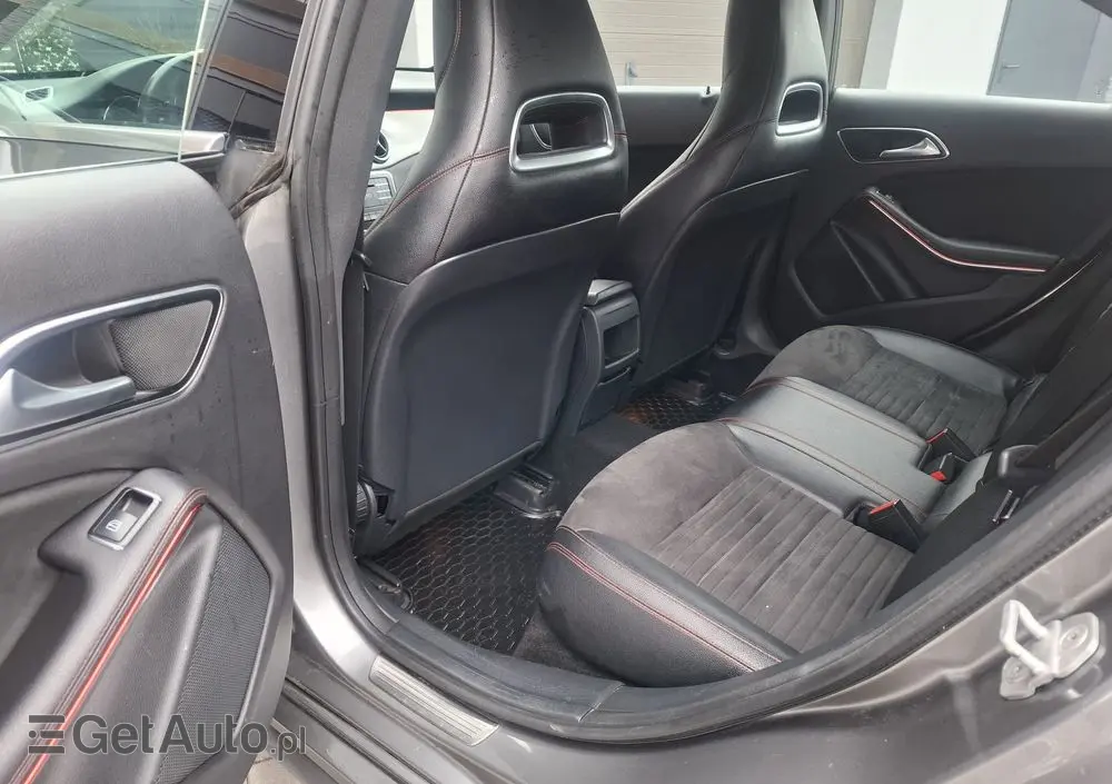 MERCEDES-BENZ CLA 180 7G-DCT Orange Art Edition