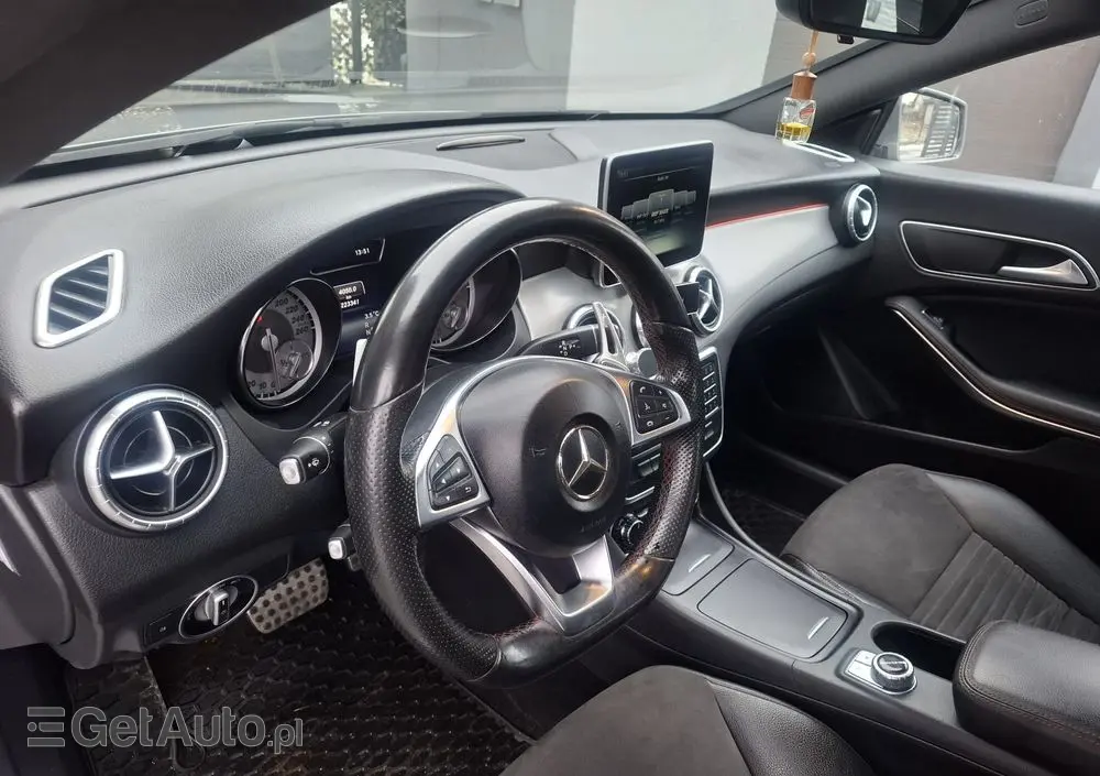 MERCEDES-BENZ CLA 180 7G-DCT Orange Art Edition