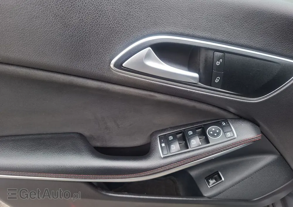 MERCEDES-BENZ CLA 180 7G-DCT Orange Art Edition