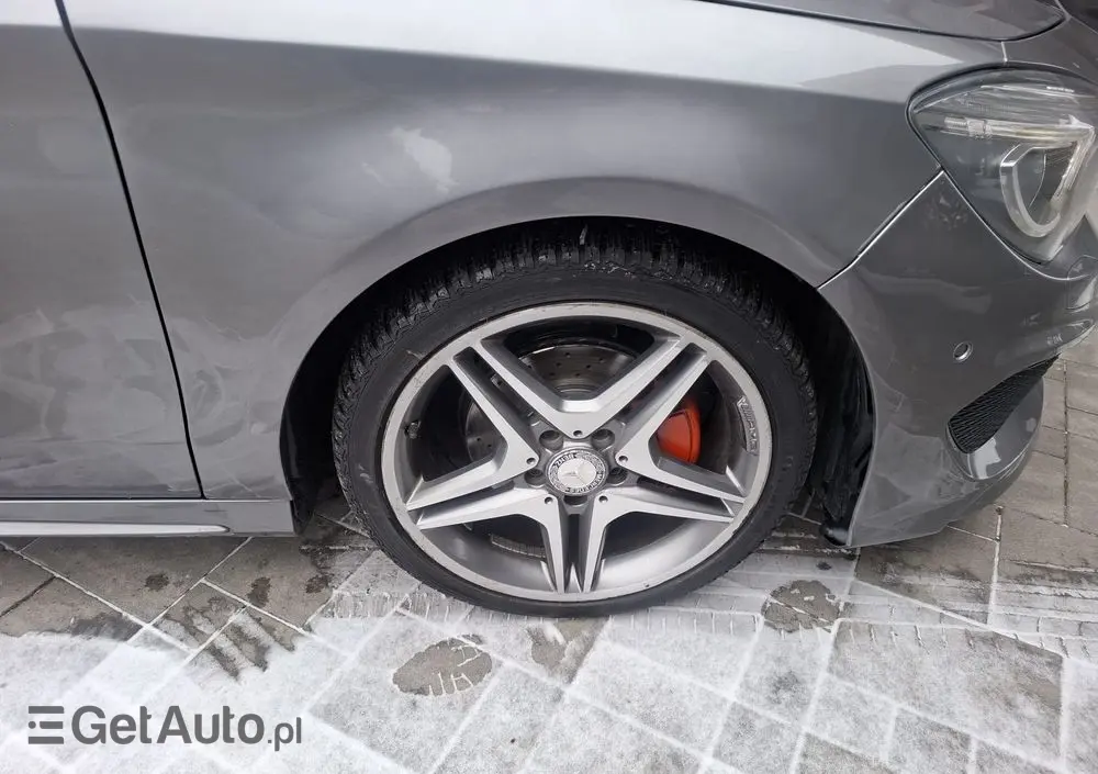 MERCEDES-BENZ CLA 180 7G-DCT Orange Art Edition