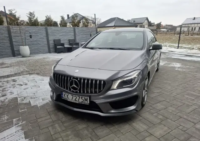 MERCEDES-BENZ CLA 180 7G-DCT Orange Art Edition