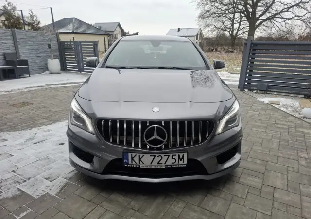 MERCEDES-BENZ CLA 180 7G-DCT Orange Art Edition