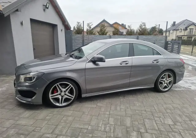 MERCEDES-BENZ CLA 180 7G-DCT Orange Art Edition