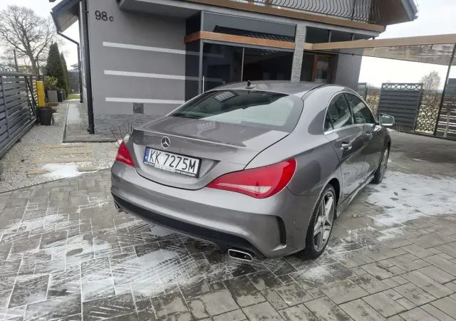 MERCEDES-BENZ CLA 180 7G-DCT Orange Art Edition