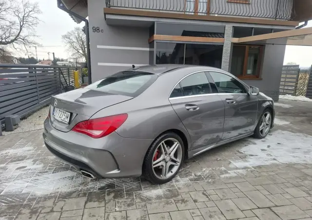 MERCEDES-BENZ CLA 180 7G-DCT Orange Art Edition