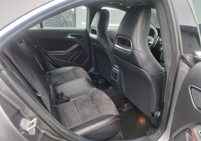 MERCEDES-BENZ CLA 180 7G-DCT Orange Art Edition