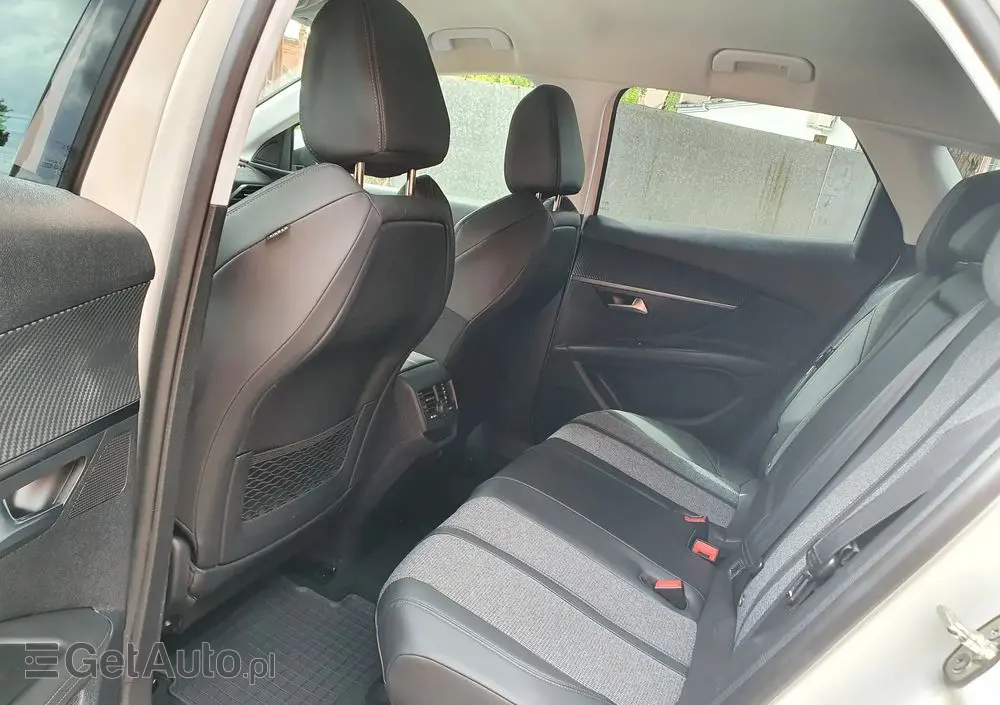 PEUGEOT 3008 1.2 PureTech Allure S&S EAT8