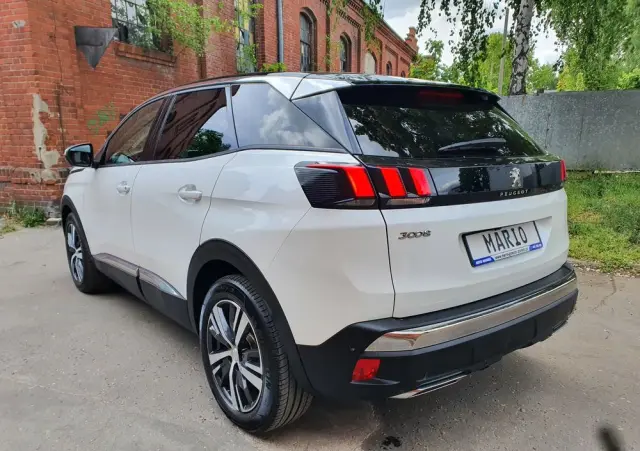 PEUGEOT 3008 1.2 PureTech Allure S&S EAT8