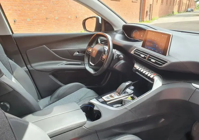 PEUGEOT 3008 1.2 PureTech Allure S&S EAT8