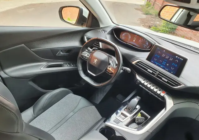 PEUGEOT 3008 1.2 PureTech Allure S&S EAT8