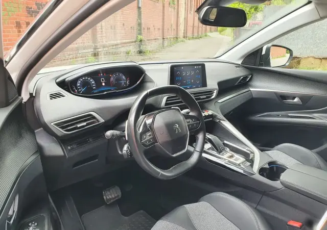 PEUGEOT 3008 1.2 PureTech Allure S&S EAT8