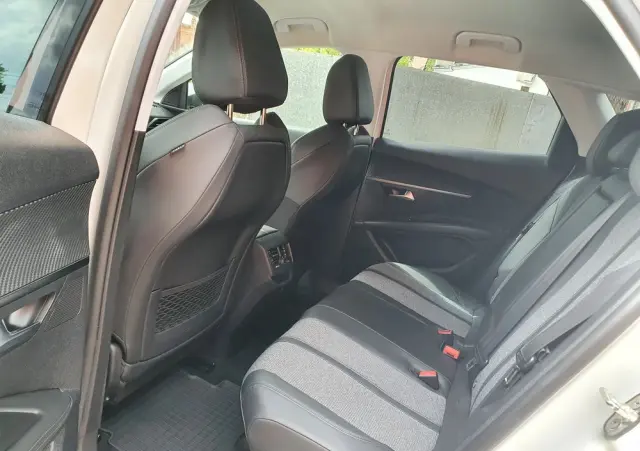 PEUGEOT 3008 1.2 PureTech Allure S&S EAT8