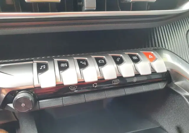 PEUGEOT 3008 1.2 PureTech Allure S&S EAT8