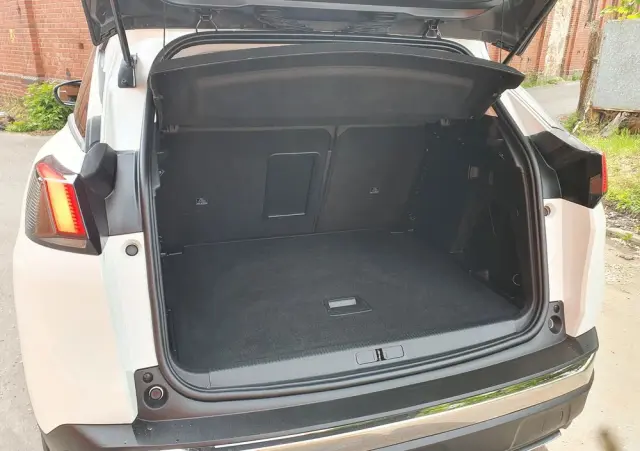 PEUGEOT 3008 1.2 PureTech Allure S&S EAT8