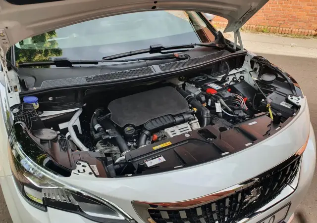 PEUGEOT 3008 1.2 PureTech Allure S&S EAT8