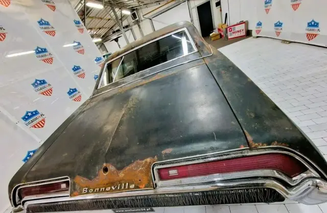 PONTIAC Bonneville 