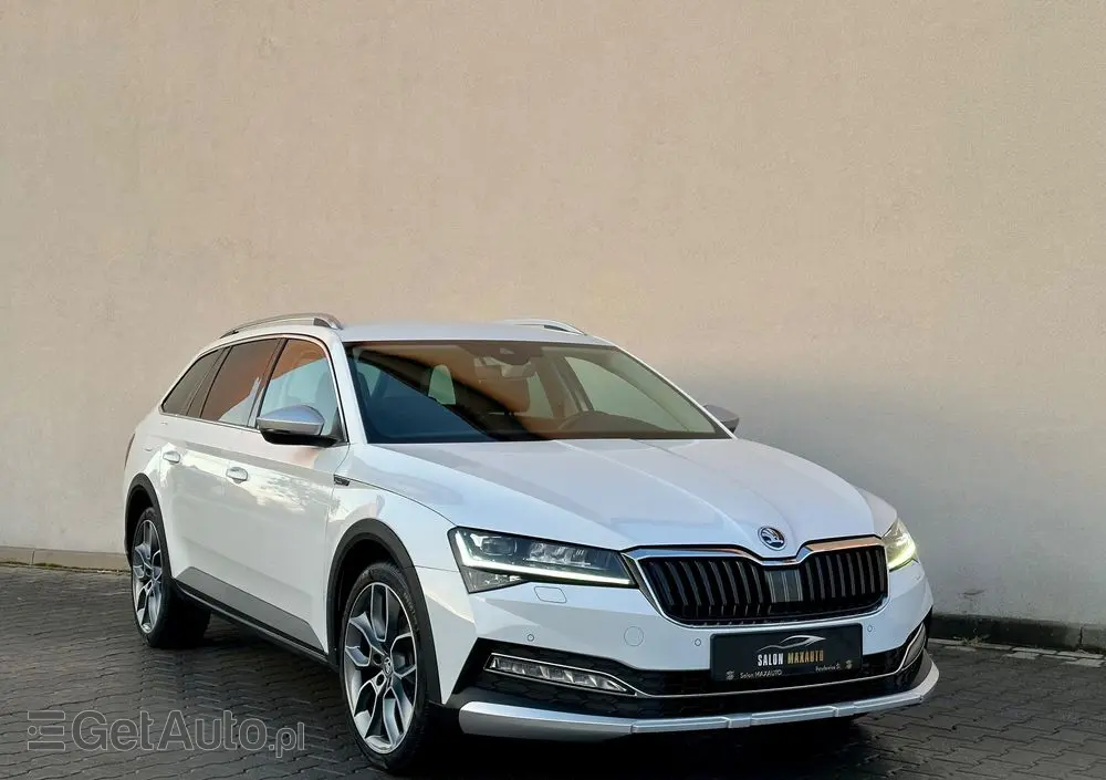 SKODA Superb 2.0 TDI 4x4 DSG Scout