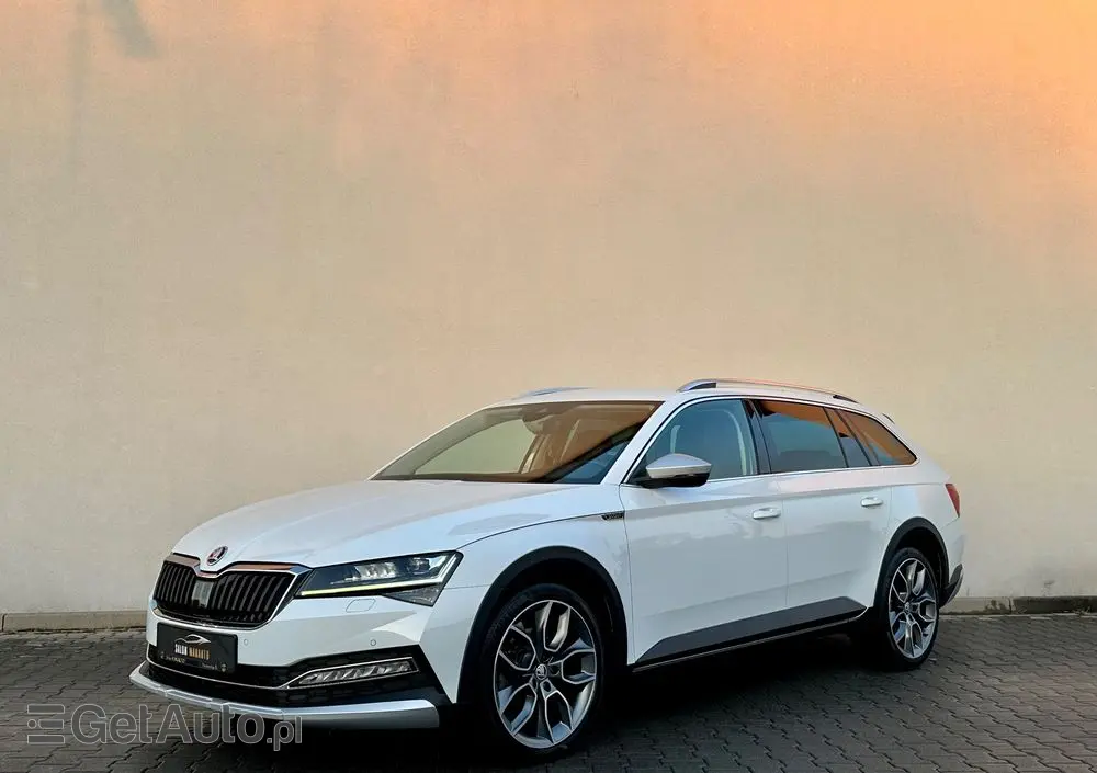 SKODA Superb 2.0 TDI 4x4 DSG Scout