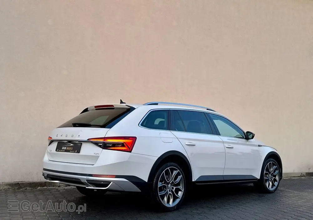 SKODA Superb 2.0 TDI 4x4 DSG Scout