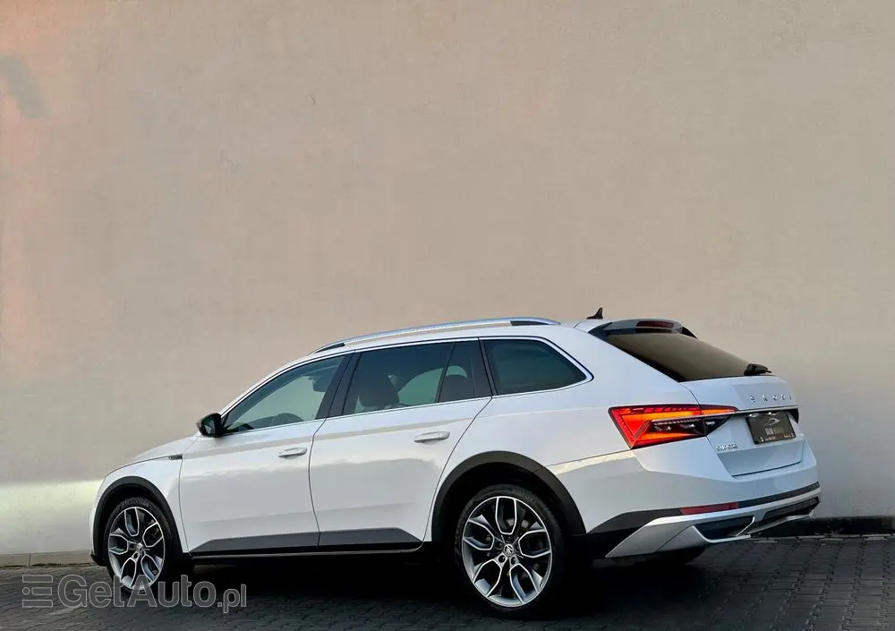 SKODA Superb 2.0 TDI 4x4 DSG Scout