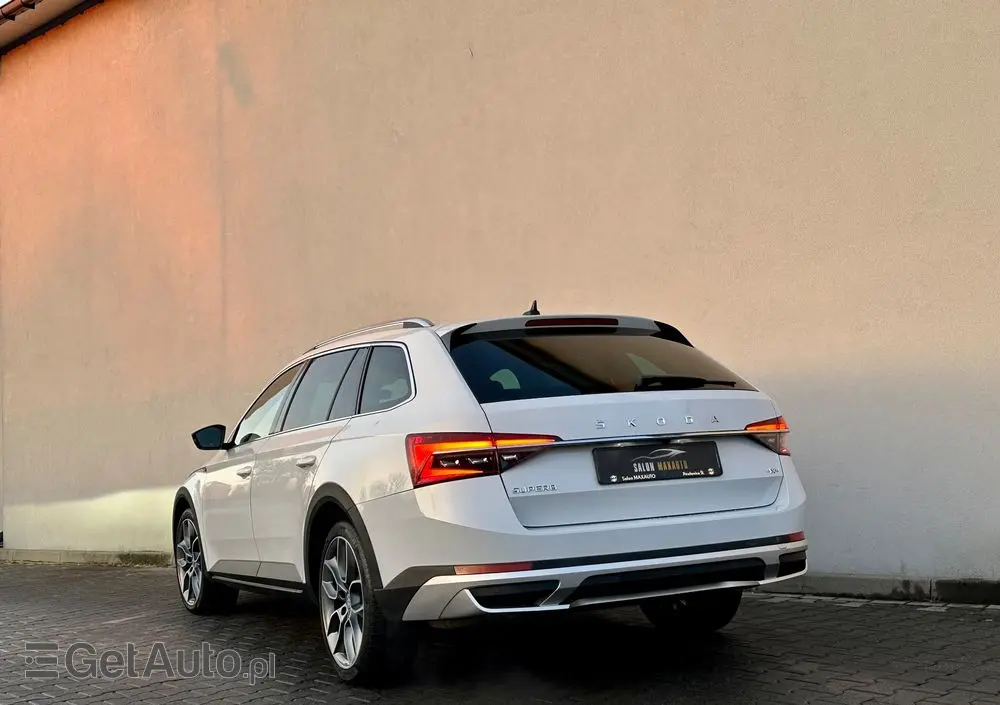 SKODA Superb 2.0 TDI 4x4 DSG Scout