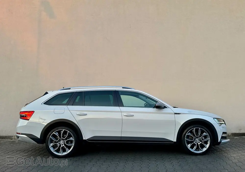 SKODA Superb 2.0 TDI 4x4 DSG Scout