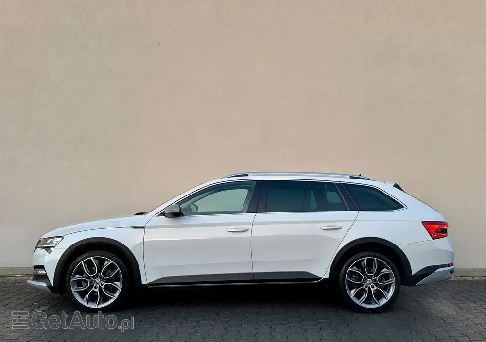 SKODA Superb 2.0 TDI 4x4 DSG Scout