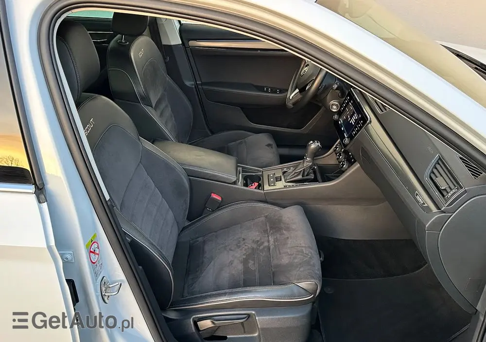 SKODA Superb 2.0 TDI 4x4 DSG Scout