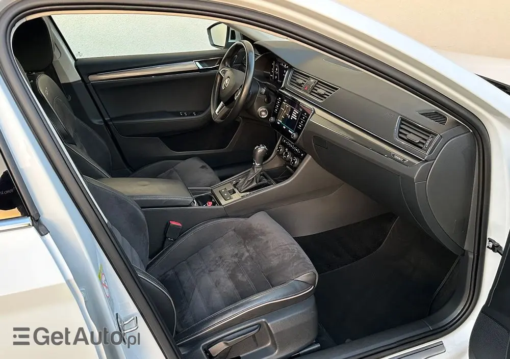 SKODA Superb 2.0 TDI 4x4 DSG Scout