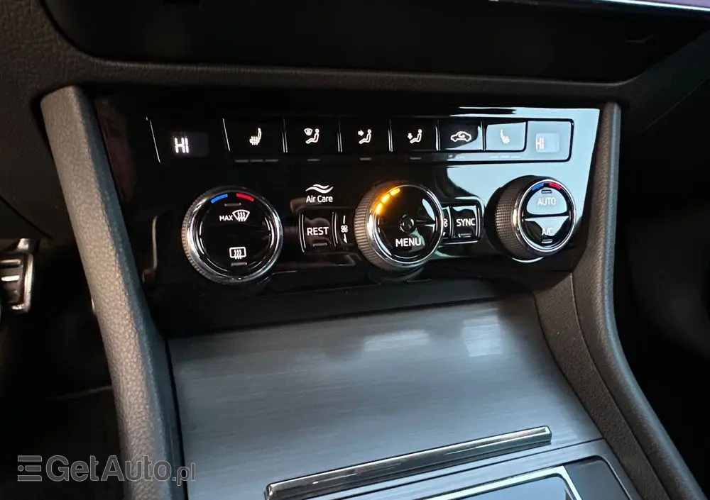 SKODA Superb 2.0 TDI 4x4 DSG Scout