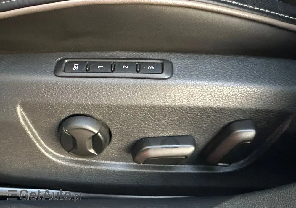 SKODA Superb 2.0 TDI 4x4 DSG Scout