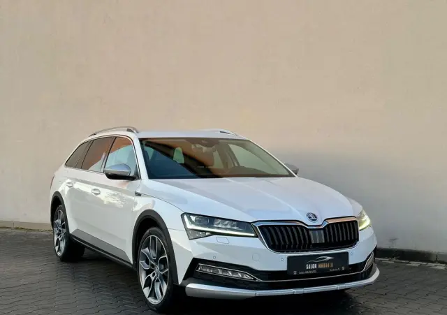 SKODA Superb 2.0 TDI 4x4 DSG Scout