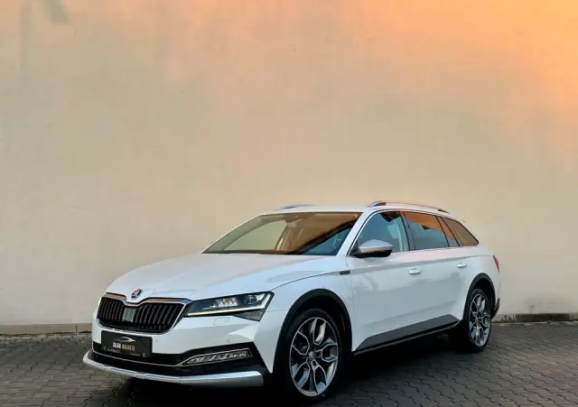 SKODA Superb 2.0 TDI 4x4 DSG Scout
