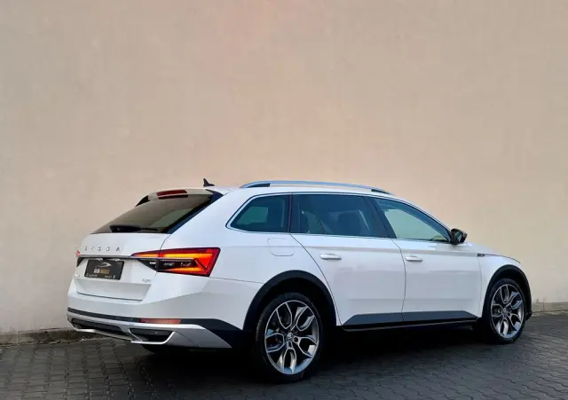 SKODA Superb 2.0 TDI 4x4 DSG Scout