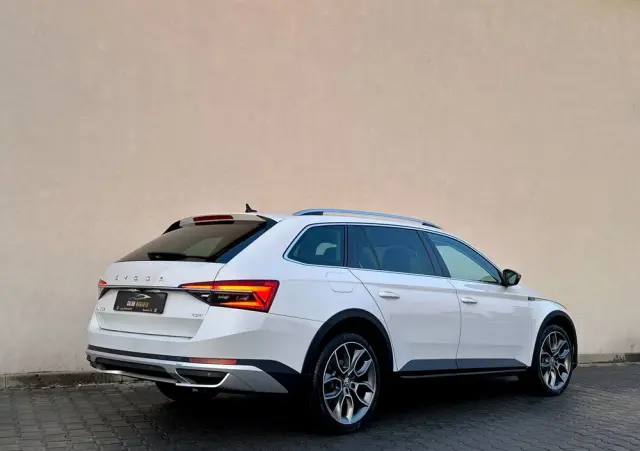 SKODA Superb 2.0 TDI 4x4 DSG Scout