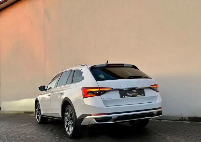 SKODA Superb 2.0 TDI 4x4 DSG Scout