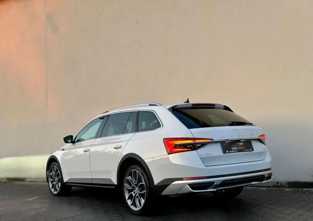 SKODA Superb 2.0 TDI 4x4 DSG Scout