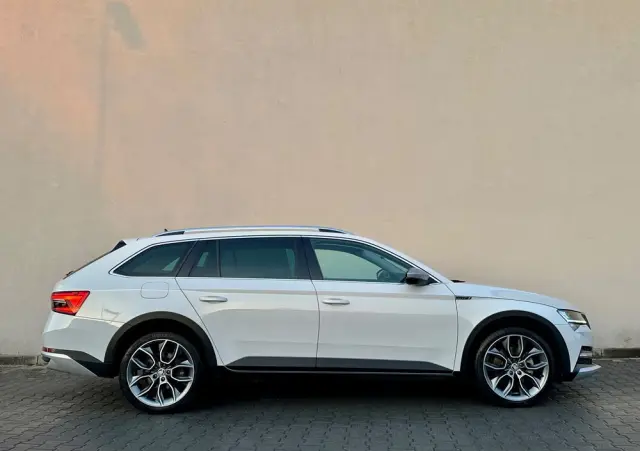 SKODA Superb 2.0 TDI 4x4 DSG Scout