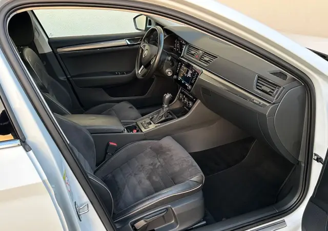 SKODA Superb 2.0 TDI 4x4 DSG Scout