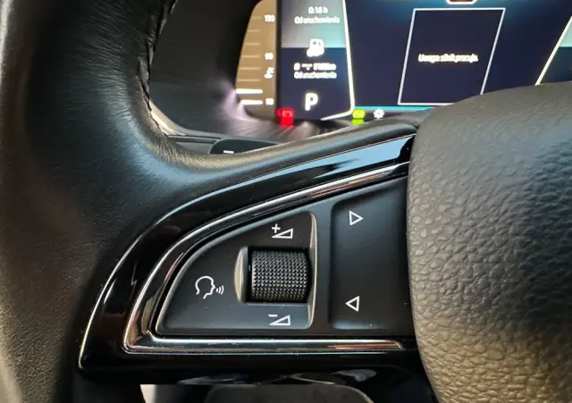 SKODA Superb 2.0 TDI 4x4 DSG Scout