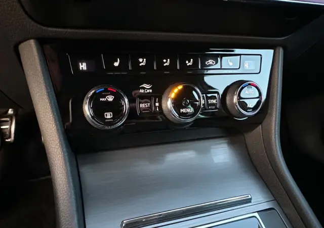 SKODA Superb 2.0 TDI 4x4 DSG Scout