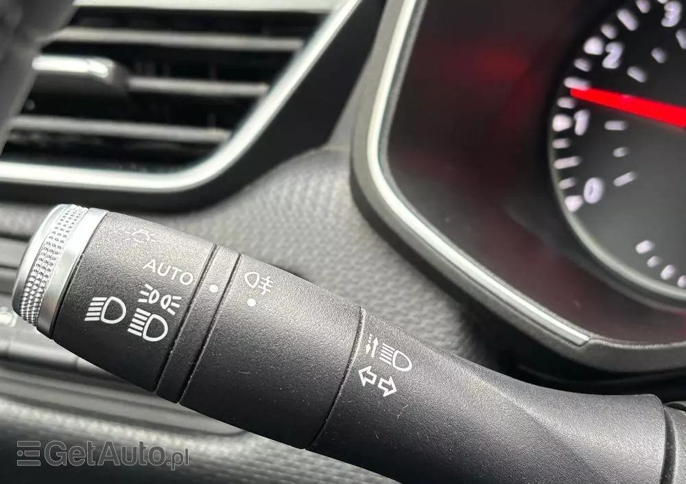 RENAULT Clio 1.0 TCe Intens