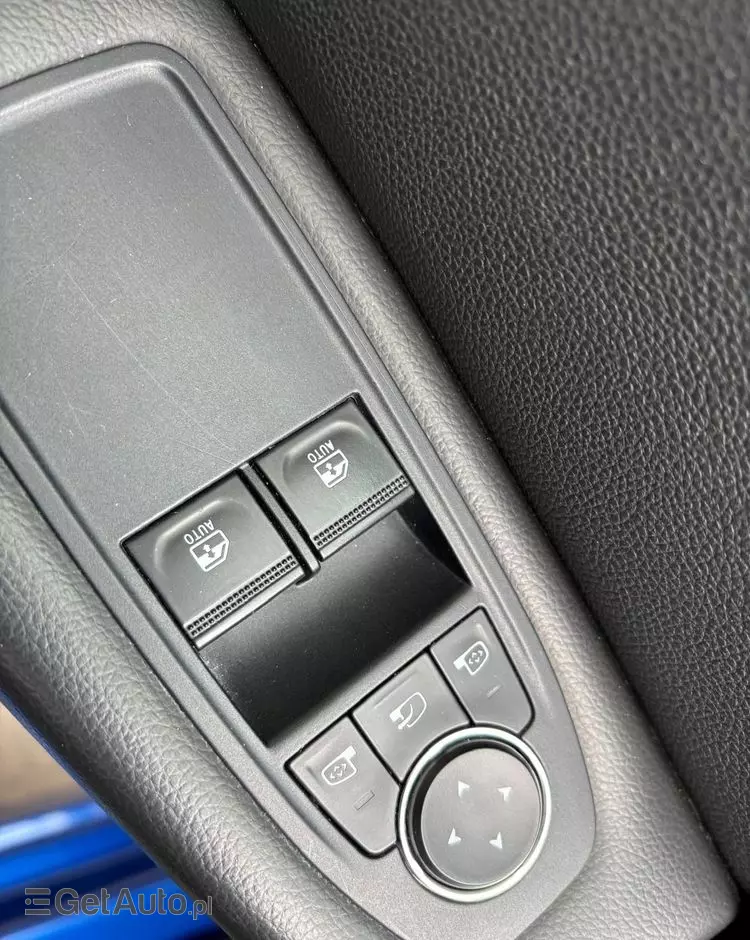 RENAULT Clio 1.0 TCe Intens