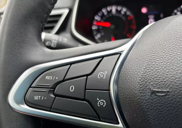 RENAULT Clio 1.0 TCe Intens