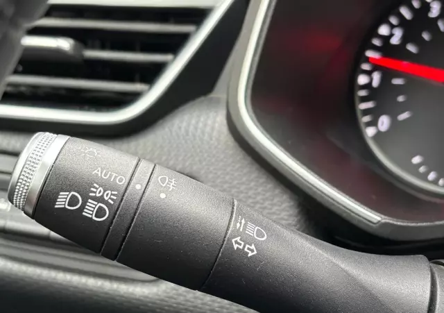 RENAULT Clio 1.0 TCe Intens